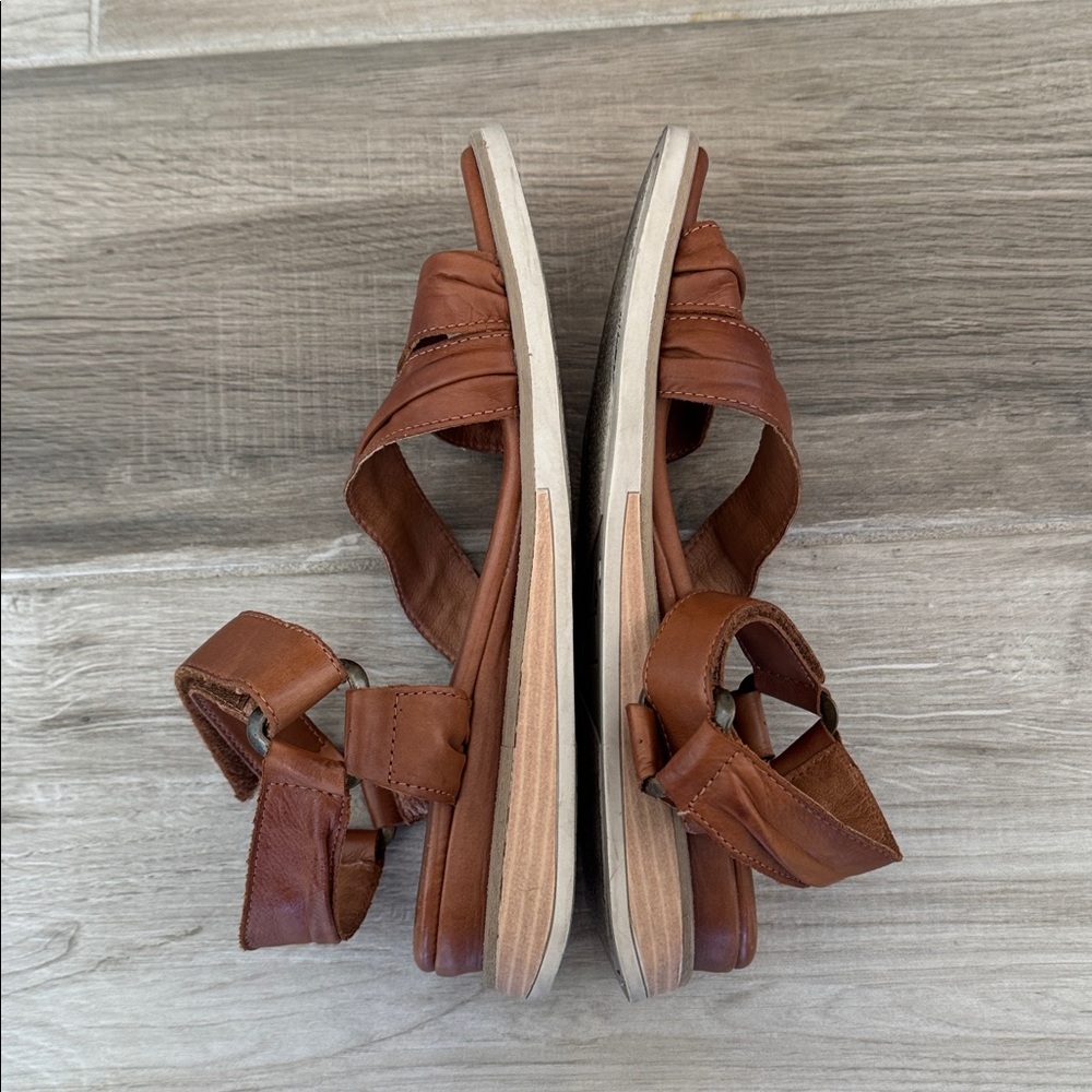 Miz Mooz 39 8 1/2 - 9 WIDE Camellia sandals - Picture 5 of 8